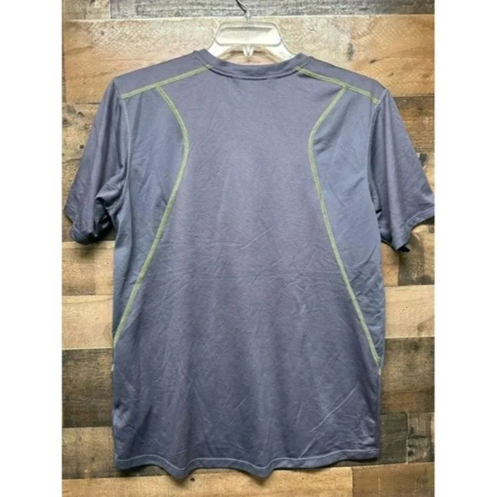 The North Face Men's V-Neck T-Shirt‎ Size Medium